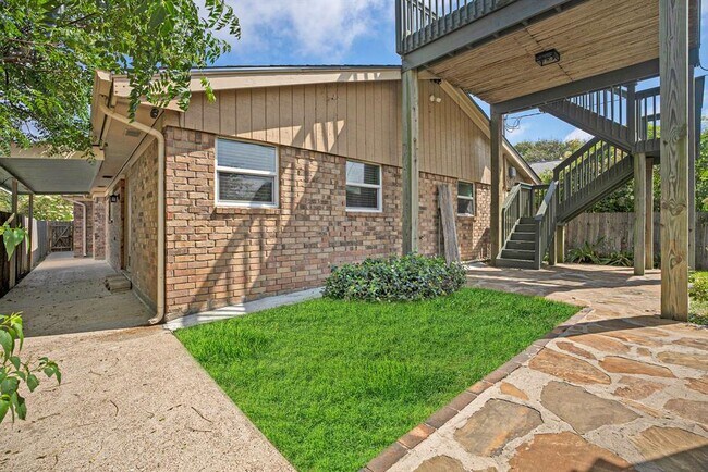 Building Photo - 5927 Maco St