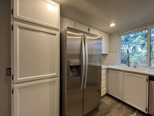 Building Photo - 2 Bed 2 Bath Corner Condo ~ Cedar Mill w/ Washer & Dryer, Parking and Pool! Convenient to Nike, S...