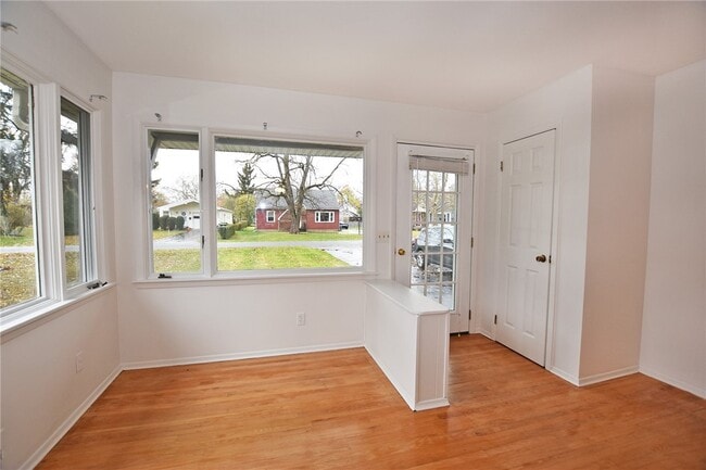 Building Photo - 300 Howland Ave