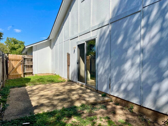 Building Photo - 8808 Meadow Range St