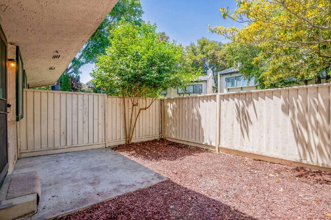 Building Photo - Spacious Condo in Santa Clara - Easy Commute!