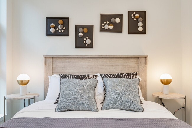 Building Photo - 1431 E Howell St