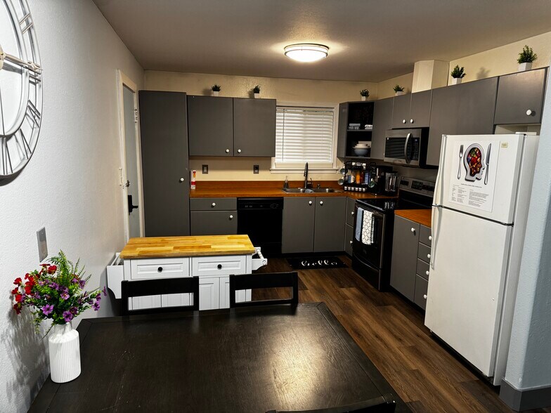 Building Photo - 2525 Azurite Ct