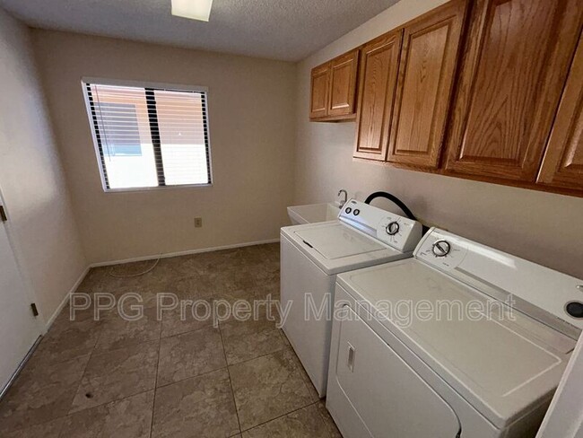 Building Photo - 18407 N 137th Dr
