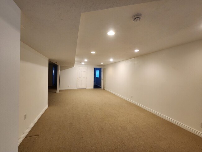 Building Photo - 938 E 25 S