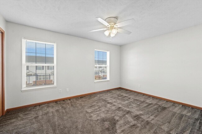 Building Photo - Modern 3 BR Townhome in North Normal—Low Maintenance, High Comfort!