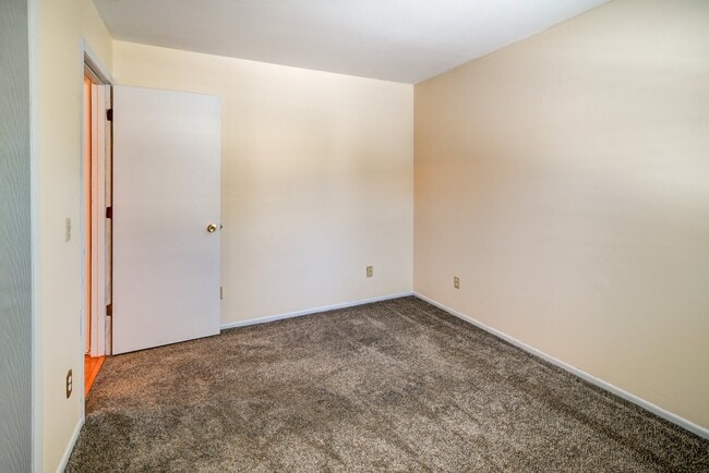 Building Photo - 12 Brompton Cir