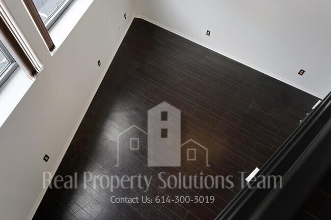 Building Photo - Downtown Condo!