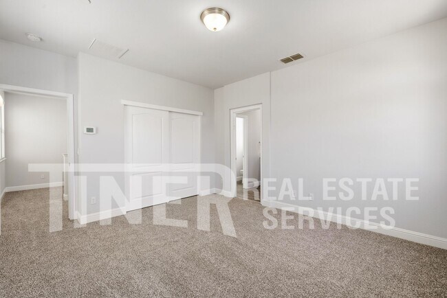 Building Photo - 203 Rochdale St