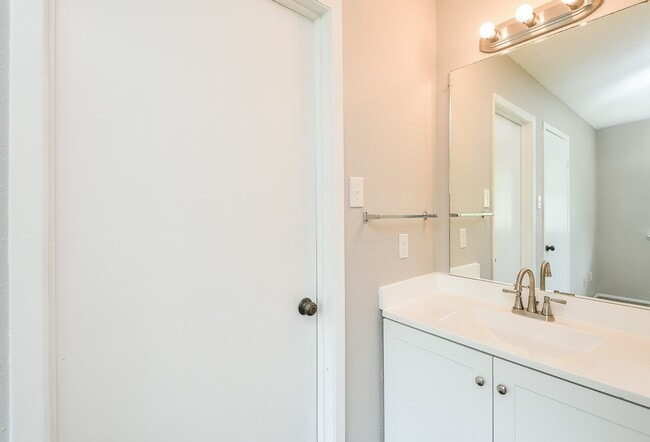 Building Photo - 5809 Village Forest Ct