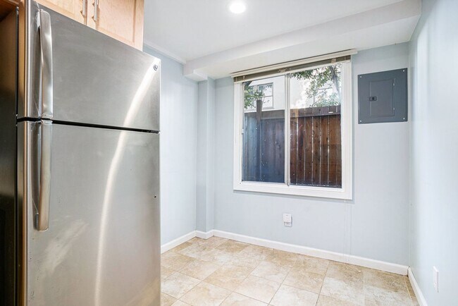 Building Photo - 1203 Benton St. - 1 bedroom | 1 bath