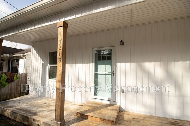 Building Photo - 1213 N Chamberlain Ave