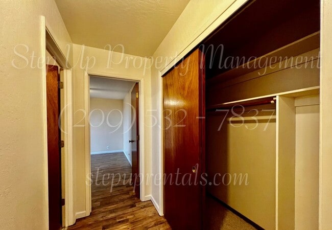 Building Photo - Spacious 3 Bedroom, 2.5 Bath Home in Myers Hill!