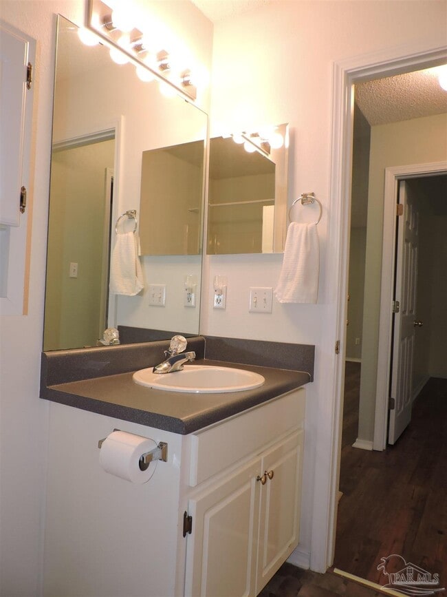 Building Photo - 345 Mirabelle Dr