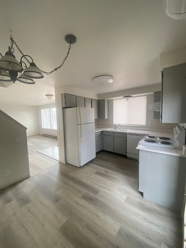 Building Photo - Beautifully Remodeled 3-Bedroom Home with Fenced Yard & Covered Parking