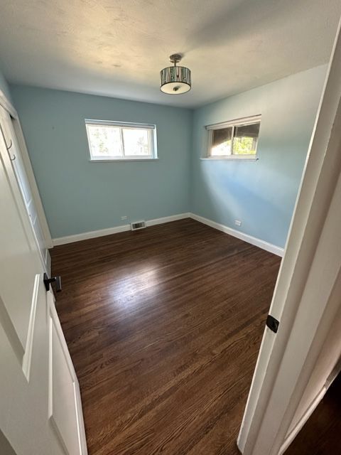 Building Photo - Upgraded 4 bedroom, 2 bath beauty in Englewood!