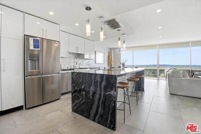 Building Photo - 2222 Ave of the Stars