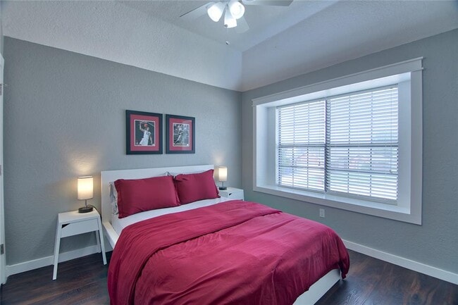 Building Photo - 2924 Canyon Oaks Ct