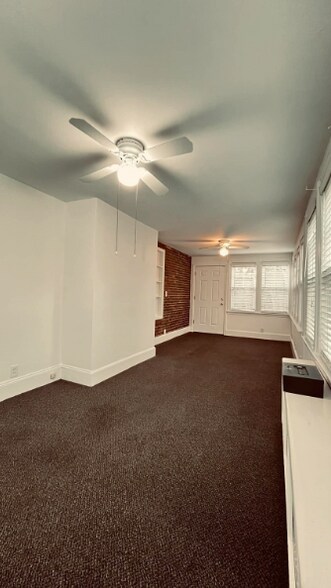 Building Photo - 21 Lawrence Ln