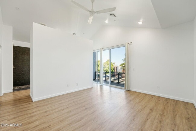 Building Photo - 225 N Pleasant Dr