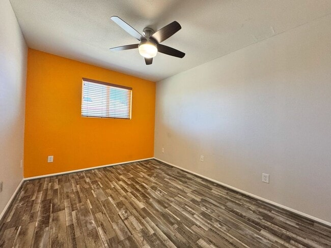 Building Photo - REMODELED 4 BEDROOM HOME WITH HUGE YARD, C...