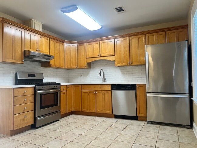 Building Photo - 225 Brett Dr