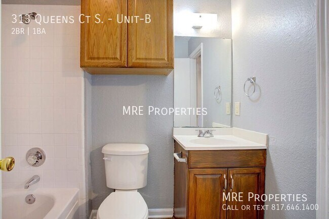 Building Photo - 313 Queens Ct S