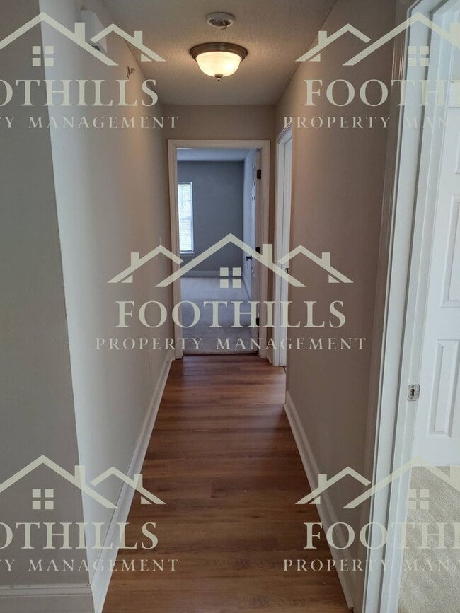 Building Photo - 213 Lookover Dr