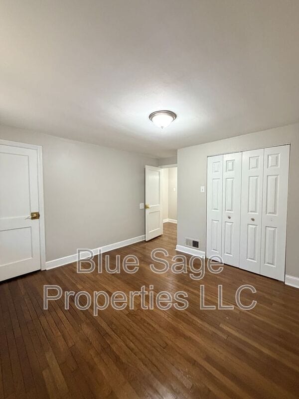 Building Photo - 402 Rively Ave