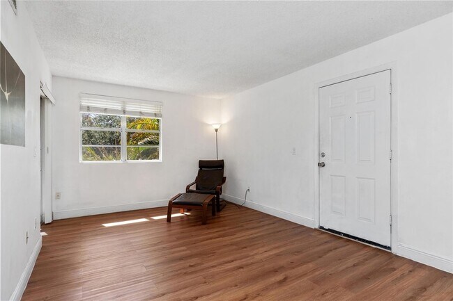 Building Photo - 1237 SW 46th Ave