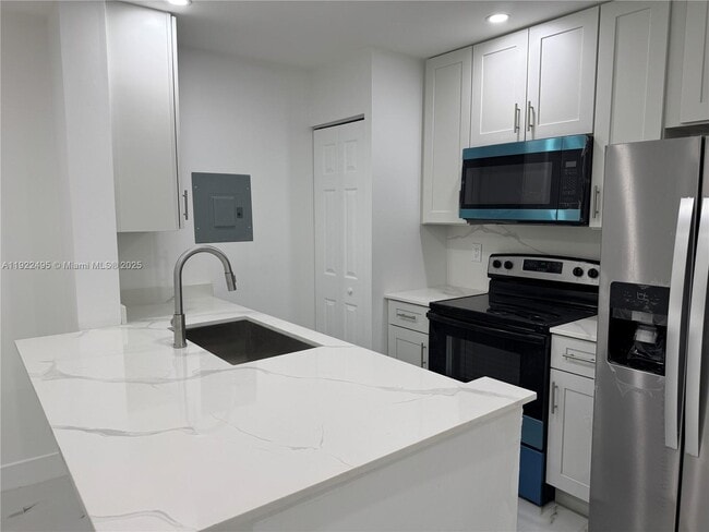 Building Photo - 9726 Hammocks Blvd