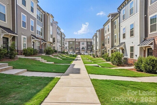 Building Photo - 2111 Freeland Pk Dr