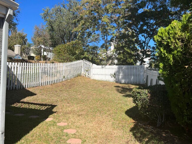 Building Photo - 3 bed, 3 bath single family home