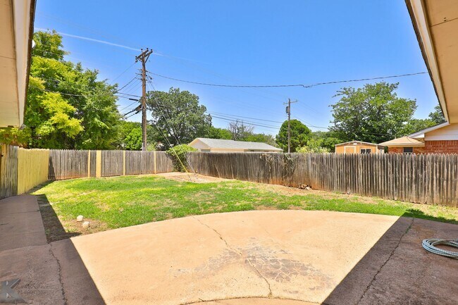 Building Photo - 3/2/2/2 AUSTIN ELEM!
