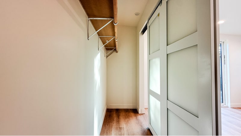 Building Photo - 546 W Ash Ave