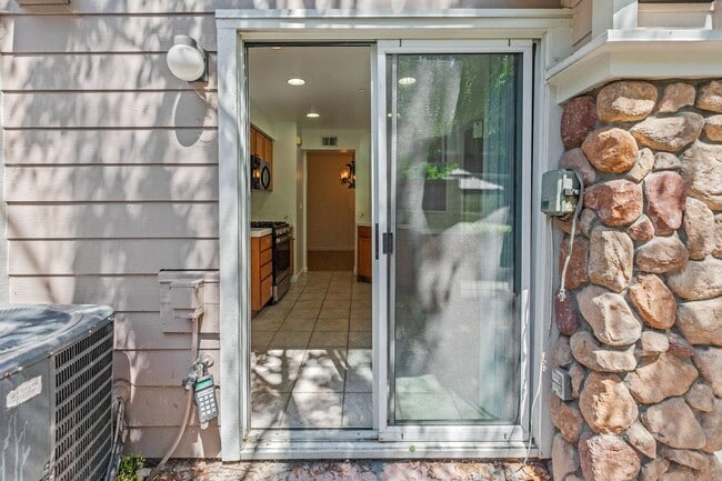 Building Photo - 6125 Lambeck Ln