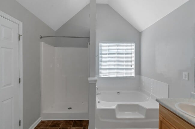 Building Photo - Impressive 3 Bed, 2.5 Bath Home