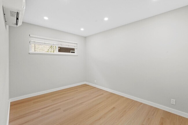Building Photo - 836 Blair Ave