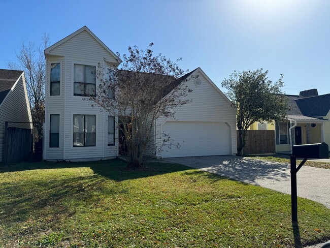 Building Photo - 4 Bedroom Furnished or UnFurnished rental