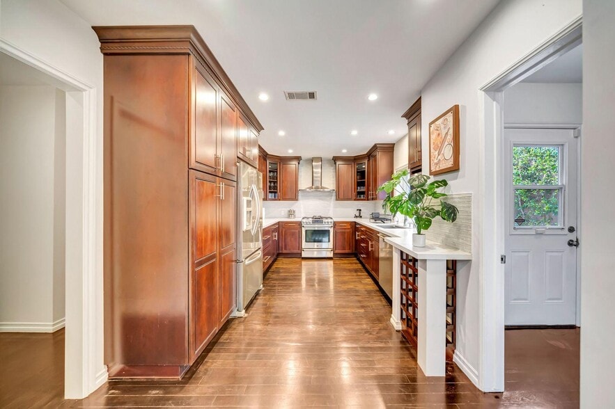 Building Photo - 17946 Valley Vista Blvd