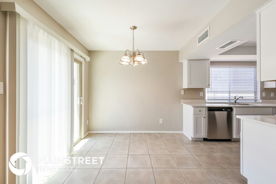 Building Photo - 7007 W Pasadena Ave