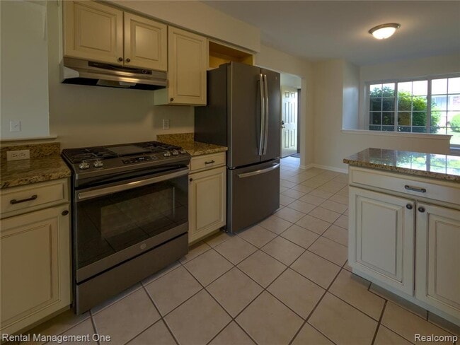 Building Photo - 11575 Lynhurst Dr