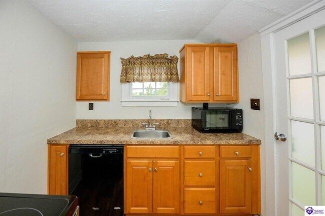 Building Photo - 203 W Warfield St