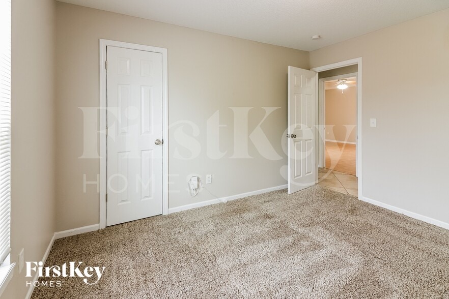 Building Photo - 208 High Point Ln