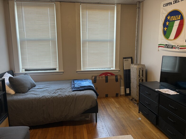 Building Photo - 1066 Commonwealth Ave