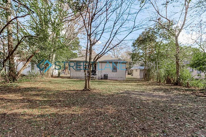 Building Photo - 209 Meadowdale Dr