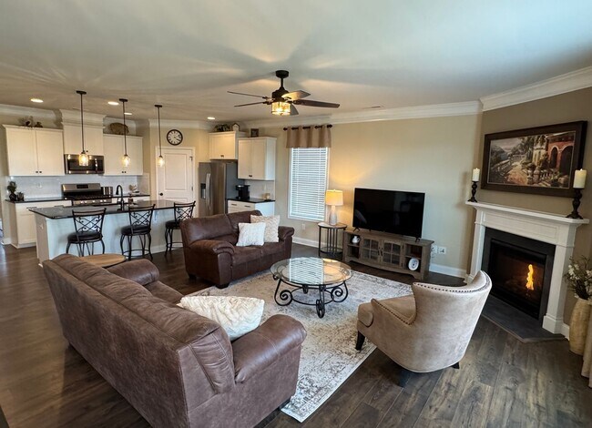 Building Photo - Beautiful 4 Bedroom Single Family Home