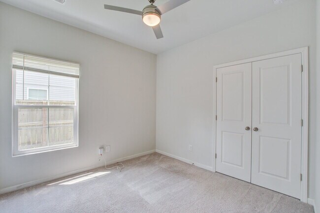 Building Photo - 347 Matuskovic Dr