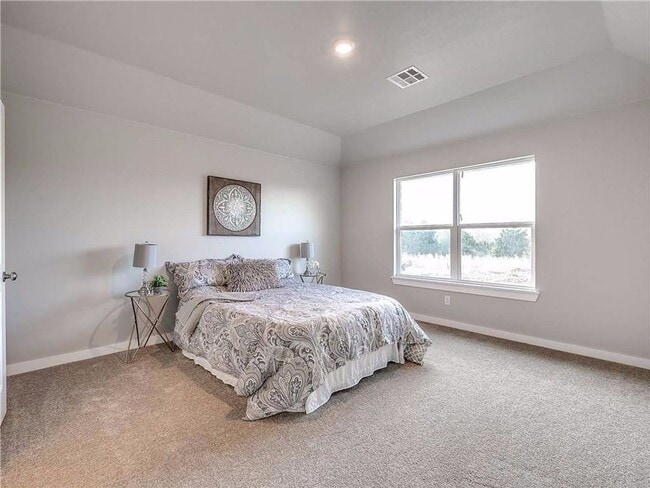 Building Photo - Beautiful 3/2 on a .56 acre lot!