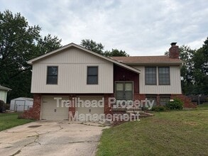 Building Photo - 8923 N Walnut St